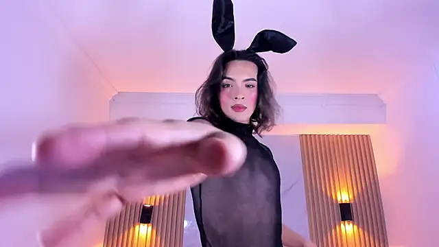 miss Ari online show from November 8, 2025, 7:28 pm