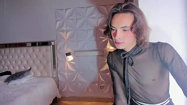 miss Ari online show from November 24, 2025, 7:58 pm