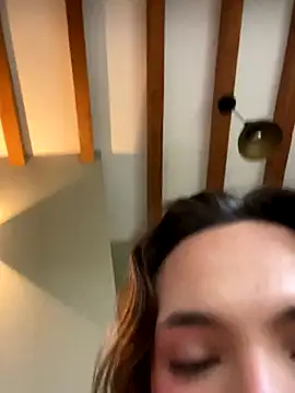 miss Ari online show from October 3, 2025, 10:33 pm