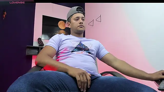 Snapshot of Marcos_garcias chatting on March 7, 2025, 10:35 am Marcos garcias online show from March 7, 2025, 10:35 am