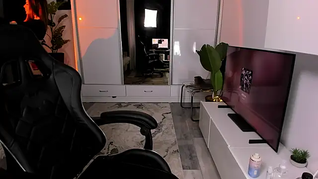 Ivy belle online show from September 10, 2025, 4:44 am