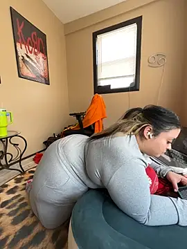 tillymarie34 online show from March 18, 2026, 4:52 pm