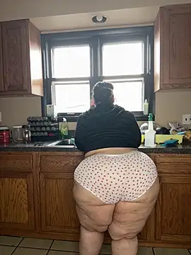 Snapshot of tillymarie34 chatting on November 24, 2025, 5:57 pm tillymarie34 online show from November 24, 2025, 5:57 pm