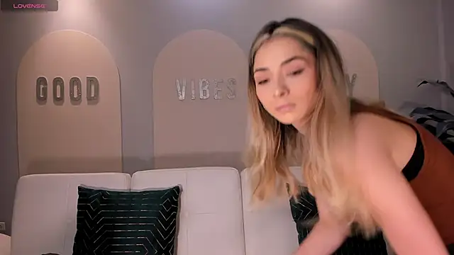 StacyWoods online show from April 14, 2026, 11:04 am