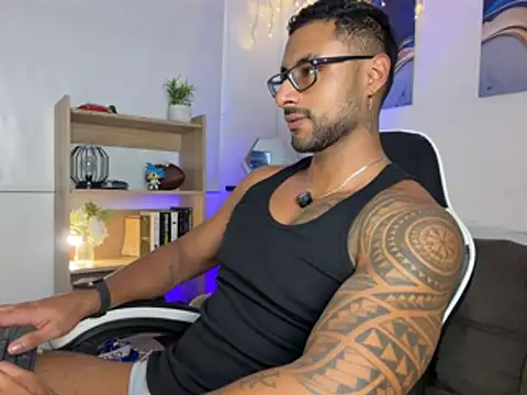 Snapshot of LiamGarcia1 chatting on July 17, 2026, 7:33 pm LiamGarcia1 online show from July 17, 2026, 7:33 pm