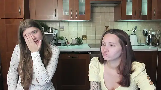 Snapshot of HotCaramellsTV chatting on July 17, 2026, 7:38 am HotCaramellsTV online show from July 17, 2026, 7:38 am