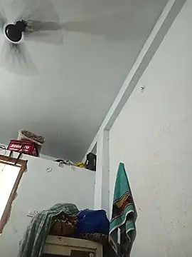 Snapshot of pintuS40 chatting on February 20, 2026, 10:33 pm pintuS40 online show from February 20, 2026, 10:33 pm