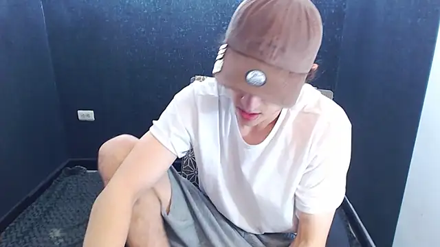 Kerverr  online show from November 8, 2025, 3:48 pm