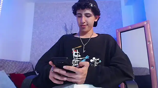 Kerverr  online show from February 18, 2025, 11:41 pm