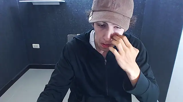 Kerverr  online show from December 14, 2025, 2:55 pm