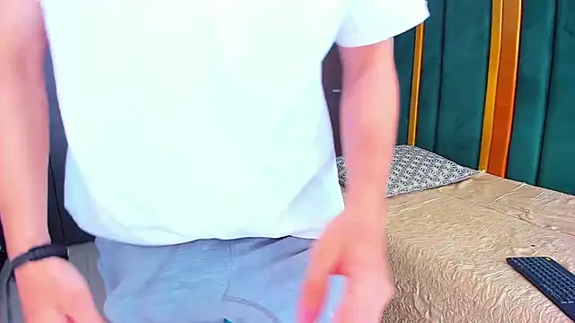 Kerverr  online show from September 23, 2025, 5:42 pm