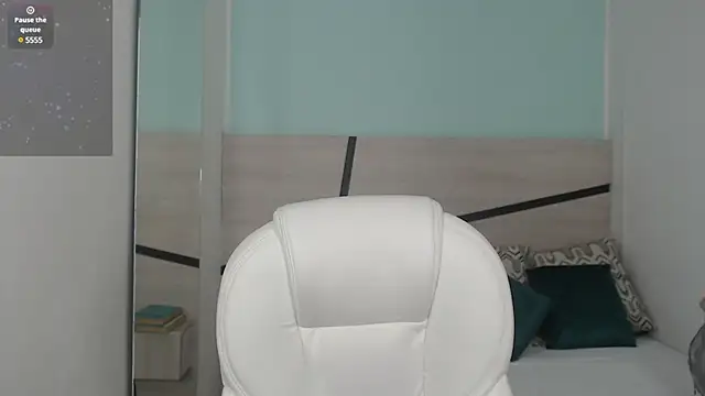 sussy leon online show from March 10, 2025, 1:10 pm