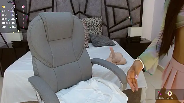 sussy leon online show from February 10, 2026, 12:04 pm