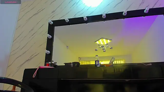 ElisabethMassey online show from January 9, 2026, 3:30 pm