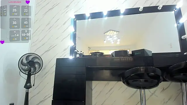 Snapshot of ElisabethMassey chatting on October 23, 2025, 4:49 pm ElisabethMassey online show from October 23, 2025, 4:49 pm