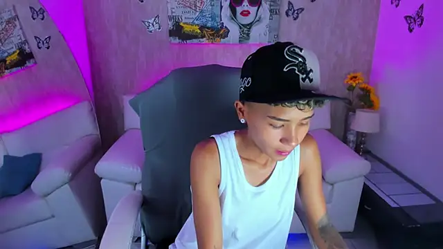 nova sex01 online show from December 14, 2025, 5:46 am