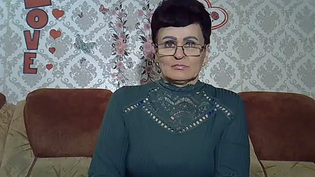 Snapshot of PaulaGolden chatting on May 10, 2026, 7:49 pm PaulaGolden online show from May 10, 2026, 7:49 pm