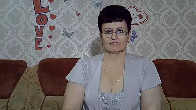 PaulaGolden online show from October 3, 2025, 7:43 am