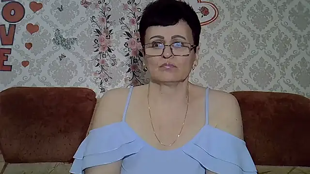 Snapshot of PaulaGolden chatting on May 1, 2026, 7:19 pm PaulaGolden online show from May 1, 2026, 7:19 pm
