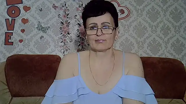 Snapshot of PaulaGolden chatting on May 3, 2026, 6:00 pm PaulaGolden online show from May 3, 2026, 6:00 pm