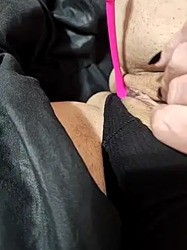 Snapshot of Silver1977 chatting on January 10, 2025, 12:15 pm Silver1977 online show from January 10, 2025, 12:15 pm