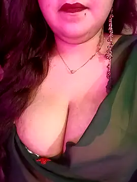 Snapshot of Suhanakhan00 chatting on May 2, 2026, 8:08 am Suhanakhan00 online show from May 2, 2026, 8:08 am