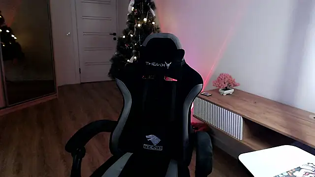 Snapshot of Princess_Shy___ chatting on February 17, 2025, 7:12 pm Princess Shy online show from February 17, 2025, 7:12 pm