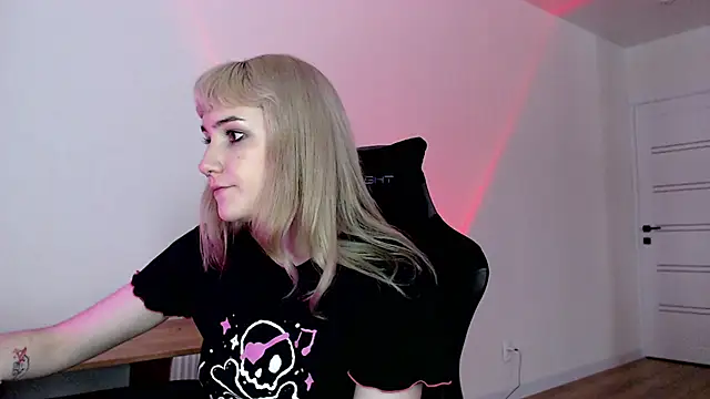 Snapshot of Princess_Shy___ chatting on March 3, 2025, 2:17 pm Princess Shy online show from March 3, 2025, 2:17 pm