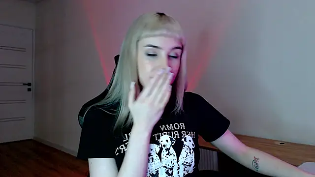 Snapshot of Princess_Shy___ chatting on February 19, 2025, 7:37 pm Princess Shy online show from February 19, 2025, 7:37 pm