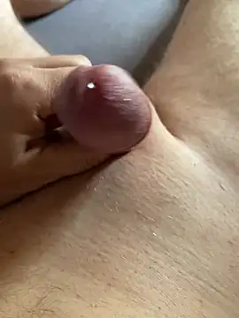 Snapshot of Madboyforever chatting on March 14, 2025, 8:32 am Madboyforever online show from March 14, 2025, 8:32 am