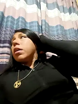 Snapshot of Karenn12 chatting on November 16, 2025, 3:33 am Karenn12 online show from November 16, 2025, 3:33 am