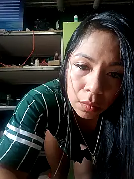 Snapshot of Karenn12 chatting on February 8, 2026, 8:17 pm Karenn12 online show from February 8, 2026, 8:17 pm