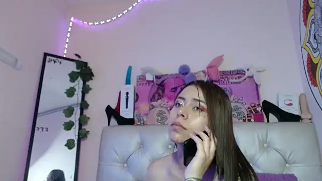 sarawiliamx online show from March 3, 2025, 2:22 am