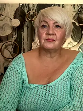 Laura Millf online show from October 5, 2025, 3:36 pm