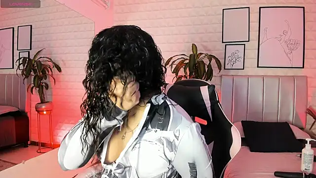 Lizzie-Evans online show from April 15, 2026, 12:10 pm