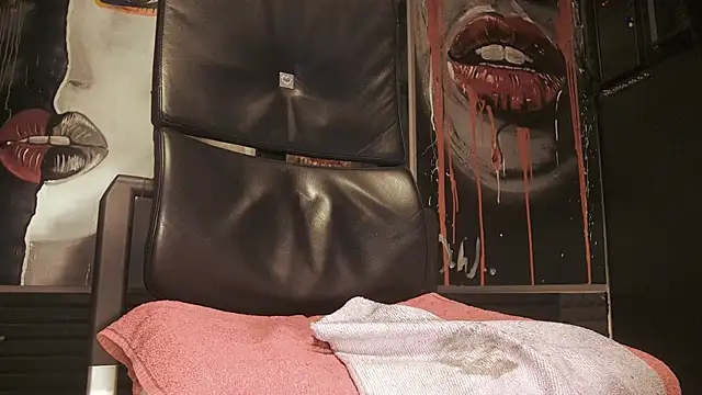 dani4334 online show from September 29, 2025, 7:52 pm