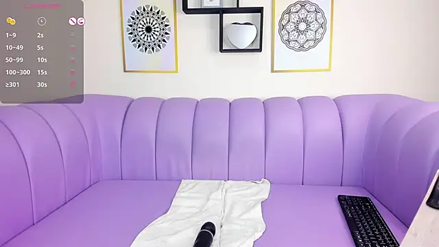 Julie Markk online show from February 27, 2025, 8:09 pm