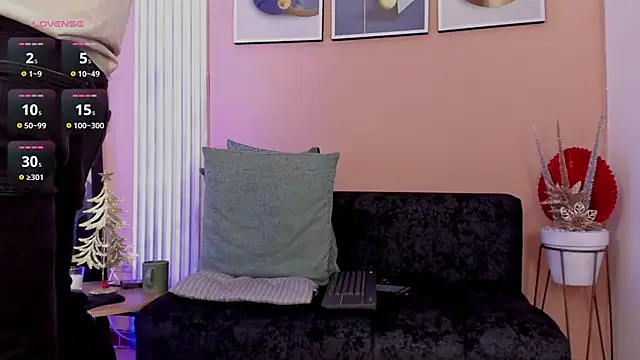 thomas eliotts online show from December 4, 2025, 7:46 pm