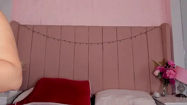 MollyBigBoobs12 online show from September 29, 2025, 8:25 pm