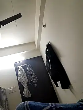 ishqmilfaunty online show from December 9, 2024, 8:33 pm