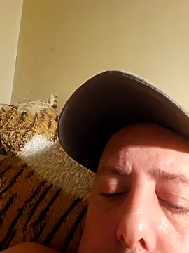 HeteroHotGuy1 online show from October 3, 2025, 8:54 pm