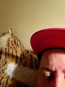 HeteroHotGuy1 online show from October 7, 2025, 7:59 pm