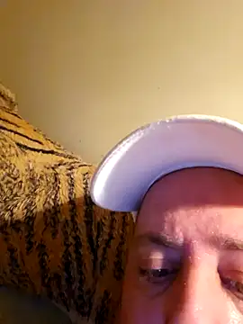 HeteroHotGuy1 online show from November 6, 2025, 9:41 pm