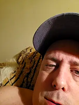 HeteroHotGuy1 online show from February 10, 2025, 3:57 am