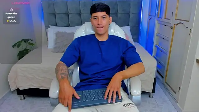 Damian23   online show from March 18, 2025, 1:01 pm