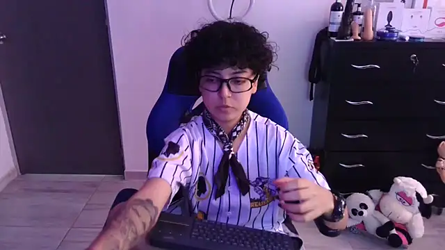 thomascooper7 online show from February 15, 2026, 7:13 pm