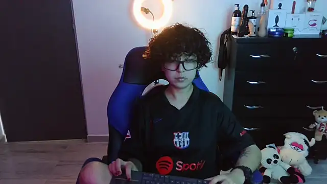 thomascooper7 online show from October 5, 2025, 8:21 pm