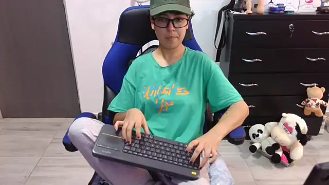 thomascooper7 online show from December 14, 2025, 6:46 pm