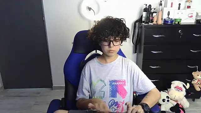 thomascooper7 online show from September 23, 2025, 8:16 pm