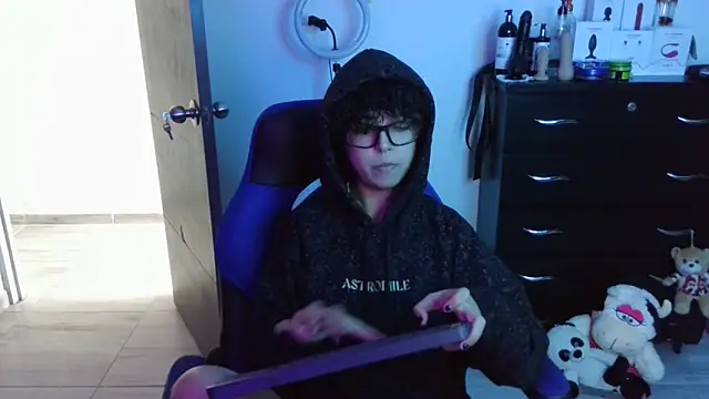 thomascooper7 online show from September 30, 2025, 7:53 pm